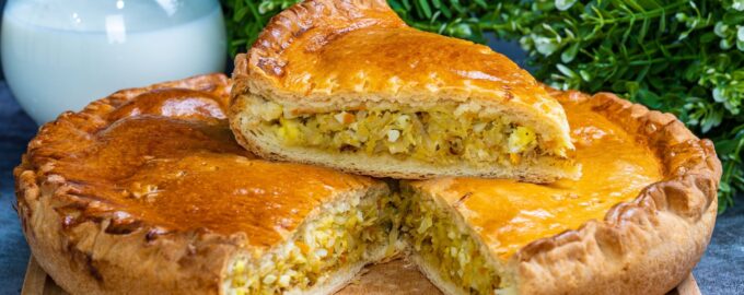 Сдобный пирог с начинкой из капусты
