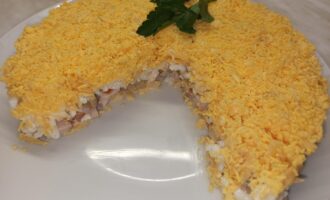 Салат с копчёной курицей и грибами
