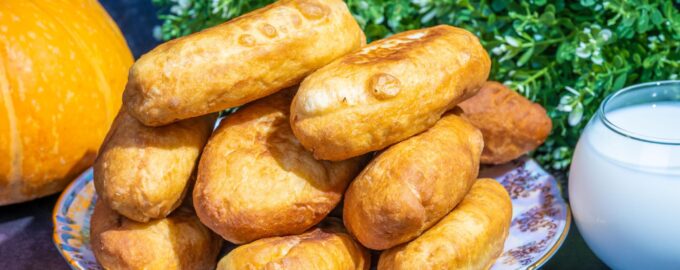 Пирожки с картошкой и грибами жареные на сковороде
