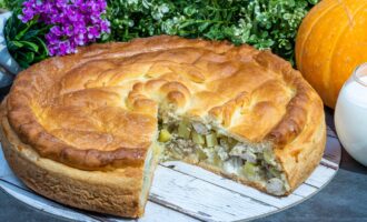 Пирог с начинкой из курицы с картошкой