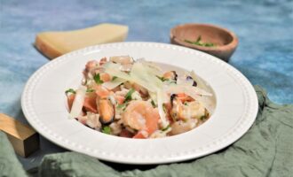 Ризотто с морским коктейлем