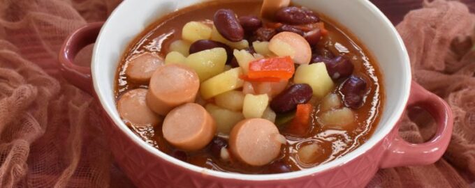 Суп с сосисками и фасолью