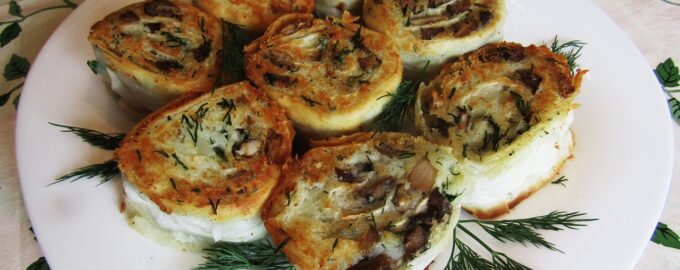 Рулетики из лаваша с картошкой и грибами