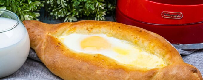 Хачапури с сыром и яйцом в духовке по-аджарски