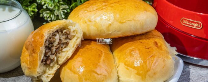 Пирожки с начинкой из мяса и риса в духовке
