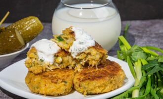 Диетические капустные котлеты с зеленью