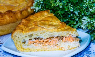 Сибирский рыбный пирог с рисом