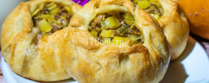 Пирожки с мясным фаршем и картошкой