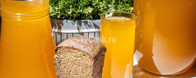 Домашний хлебный квас с изюмом
