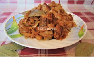 Тушеная капуста с мясом свинины