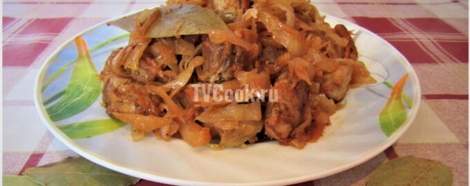 Тушеная капуста с мясом свинины