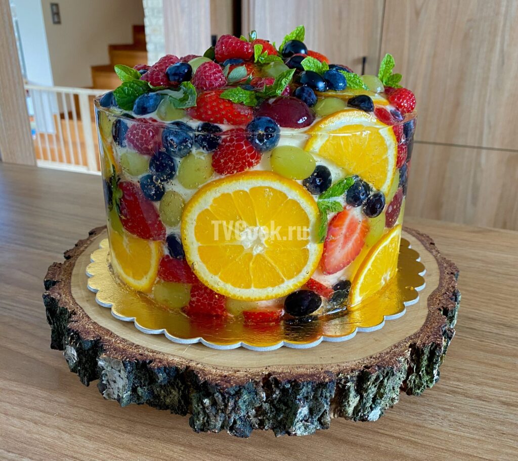 Желейный торт с фруктами