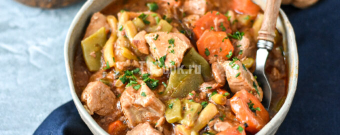 Свинина тушеная с овощами в мультиварке