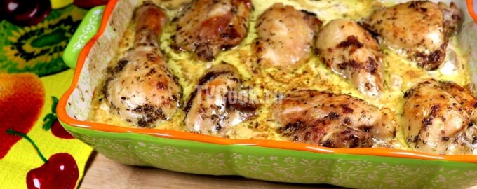 Курица под соусом с грибами