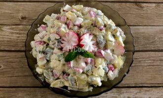 Салат с редиской и картошкой