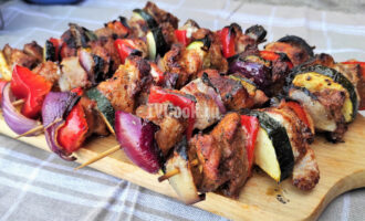 Шашлык из свинины с луком и перцем