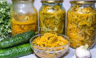 Закусочный салат из огурцов с морковью на зиму