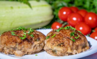Мясные котлеты с кабачками