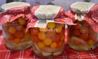 Маринованные томаты черри