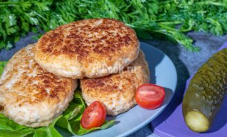Котлеты из куриного фарша с луком и картофелем
