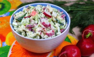 Салат из редиса с крабовыми палочками