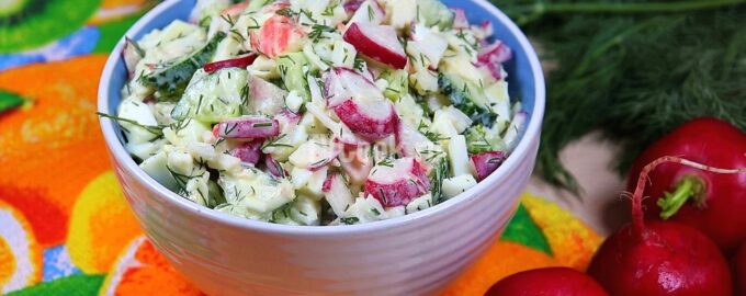 Салат из редиса с крабовыми палочками