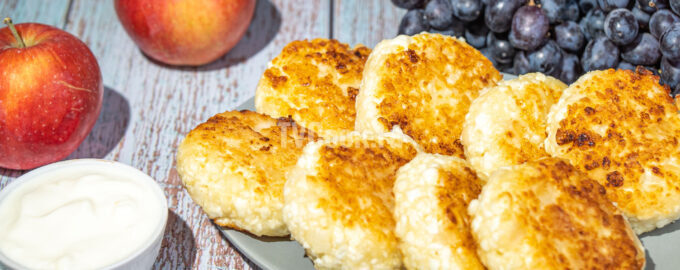 Быстрые сырники из творога с яблоками
