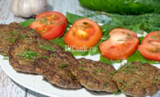 Печеночные оладьи со сметаной и рисом