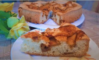 Пирог с карамелизированными яблоками