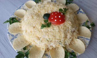 Салат с куриной грудкой и сыром