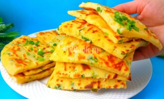 Лепешки без раскатки теста с сыром и луком. Рецепт
