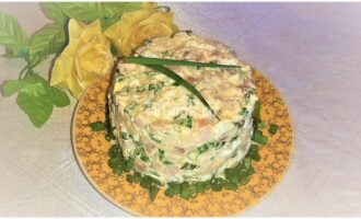 Cалат с сельдью, картофелем и яйцами