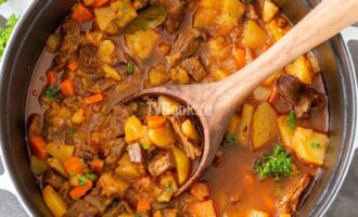 Картошка, тушеная с мясом
