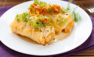 Голубцы с фаршем и капустой на сковороде