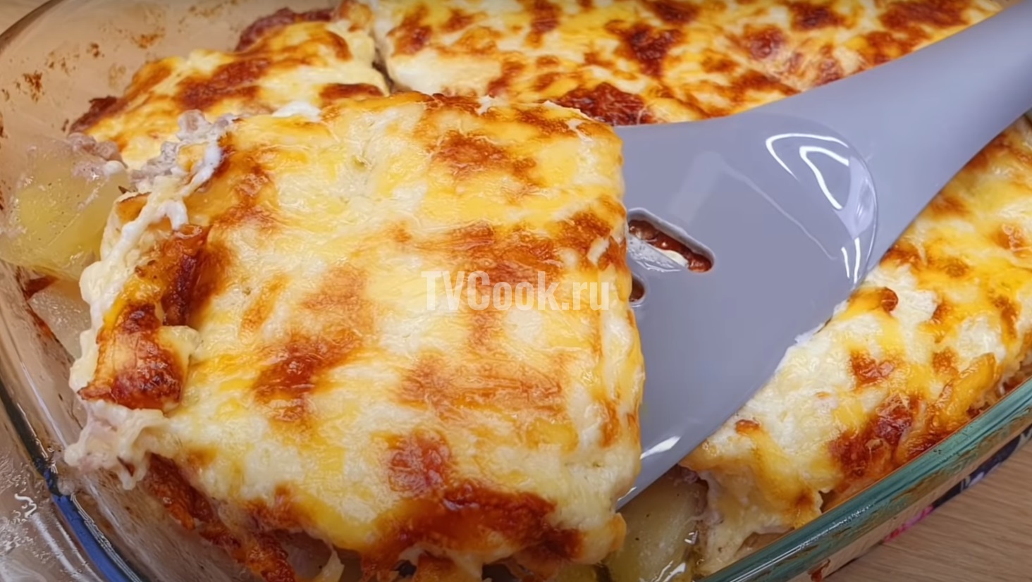 Картофель, запеченный с мясом и помидорами