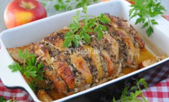 Свинина с яблоками запеченная в духовке