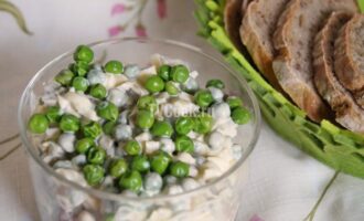Овощной салат с горошком