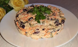 Салат с курицей, фасолью и морковью по-корейски