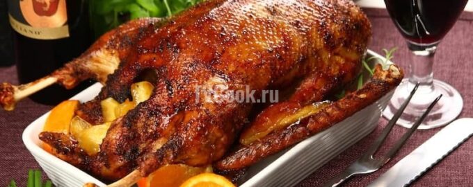 Гусь, фаршированный яблоками