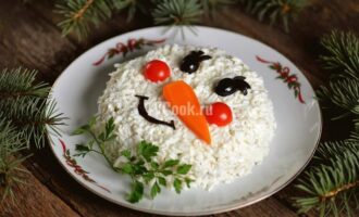 Салат из кильки в томатном соусе