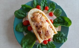 Кабачки, запеченные в духовке с фаршем