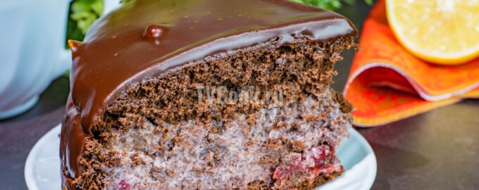 Торт Пьяная вишня с шоколадной глазурью