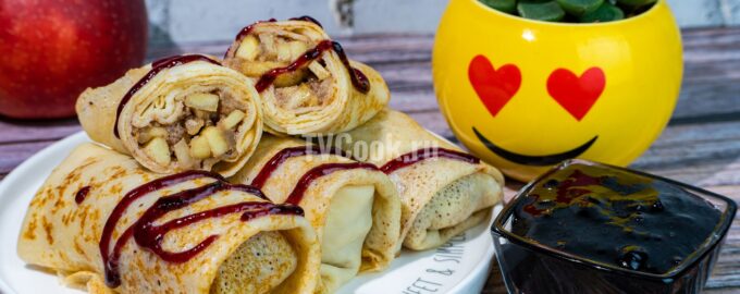 Блины на кефире с яблоками и корицей
