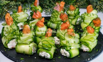 Закуска из творога с сыром и красной рыбой на праздник