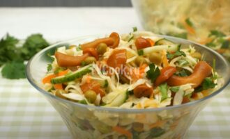 Салат с маринованными опятами