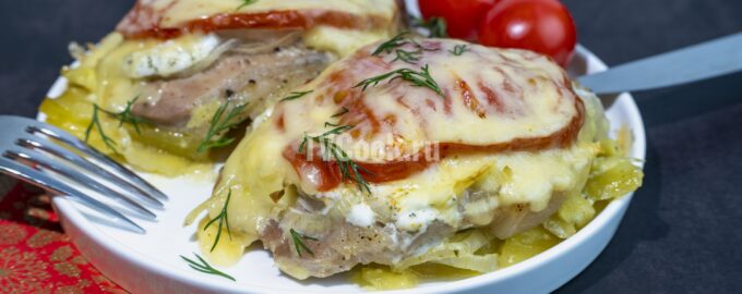 Мясо свинины по французски с помидорами в духовке