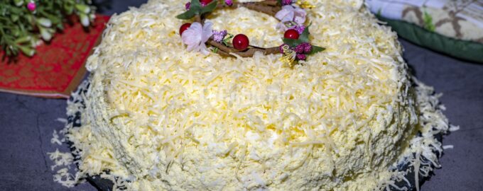 Салат Мимоза с рыбными консервами классический с яблоками