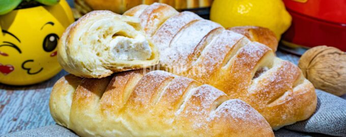 Булочки с творогом и изюмом из дрожжевого теста