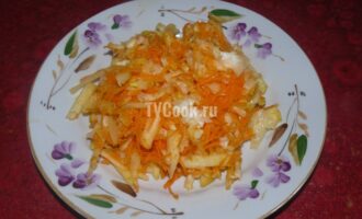 Салат с дайконом, морковью и яблоком