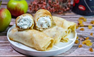 рецепт Блинчики с творогом и изюмом